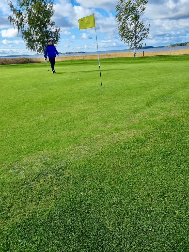 Janne playing golf